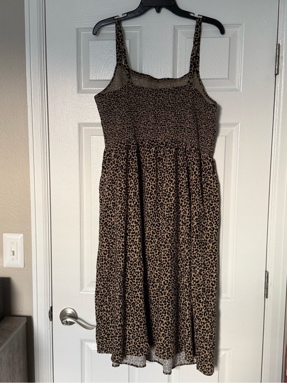 Old Navy Leopard-Print Midi Dress - Picture 6 of 9